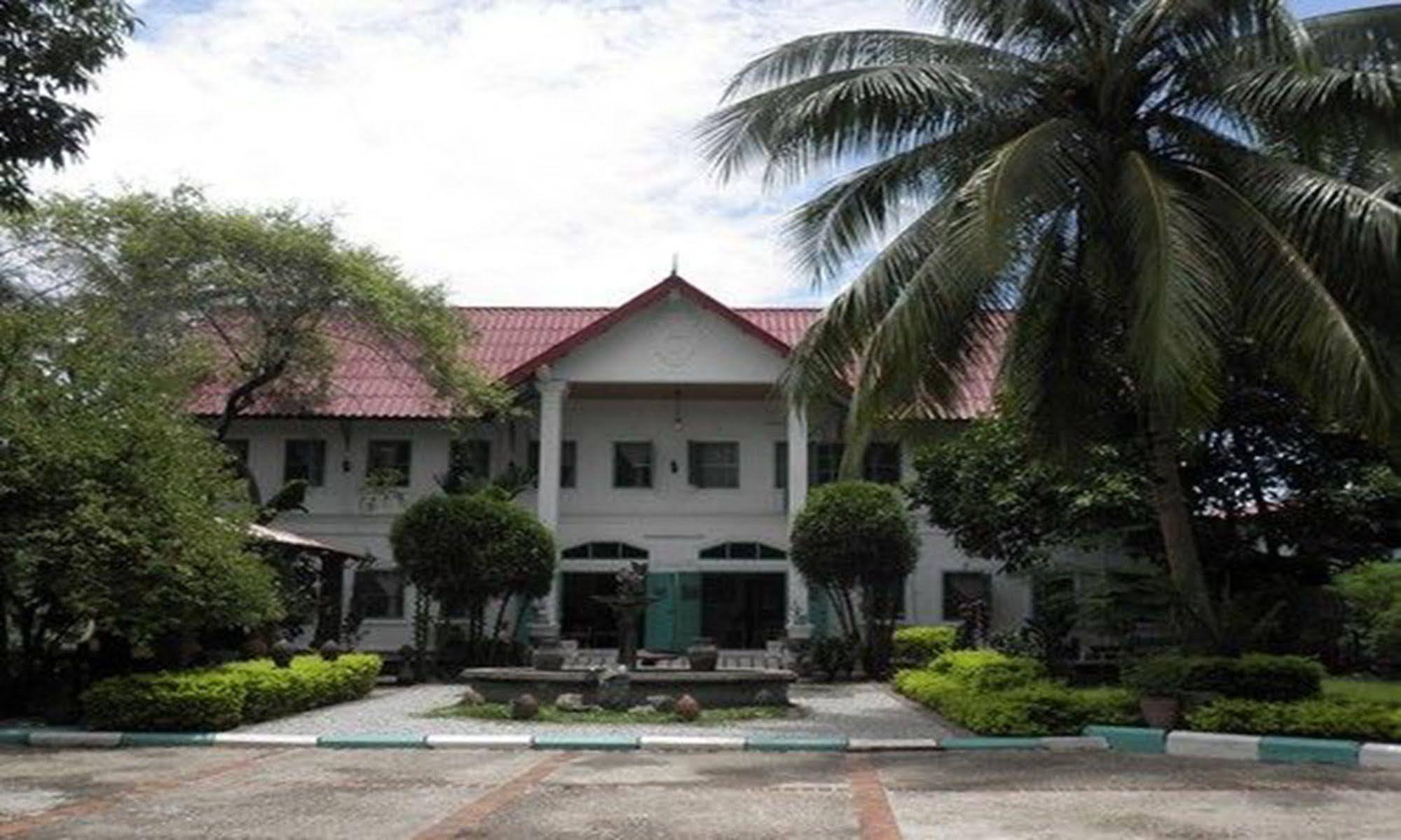 สบายดีเกสท์เฮาส์ Hotel หลวงพระบาง ภายนอก รูปภาพ
