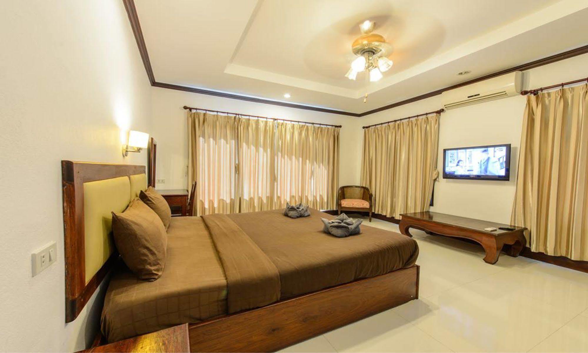 สบายดีเกสท์เฮาส์ Hotel หลวงพระบาง ภายนอก รูปภาพ