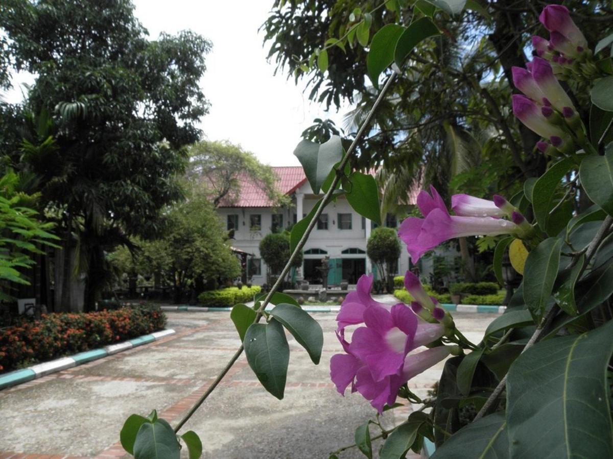 สบายดีเกสท์เฮาส์ Hotel หลวงพระบาง ภายนอก รูปภาพ